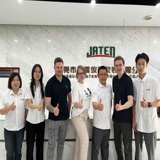 russian-customers-visit-optical-measuring-equipment