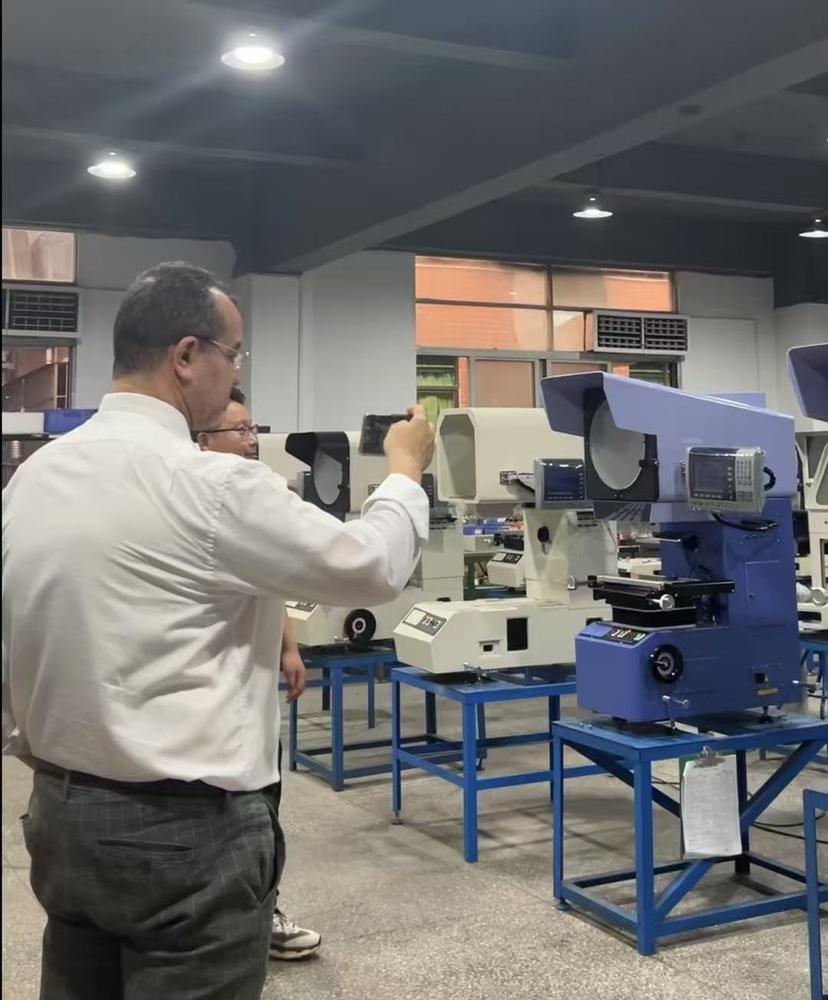 italian-client-visit-jaten-factory-precision-measurement