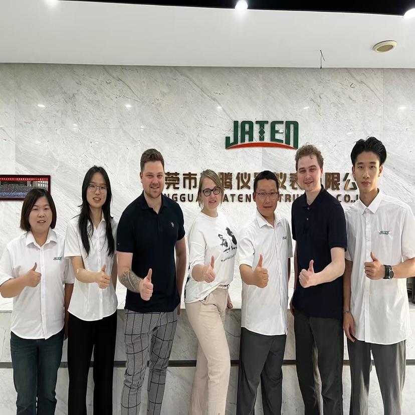 russian-customers-visit-optical-measuring-equipment